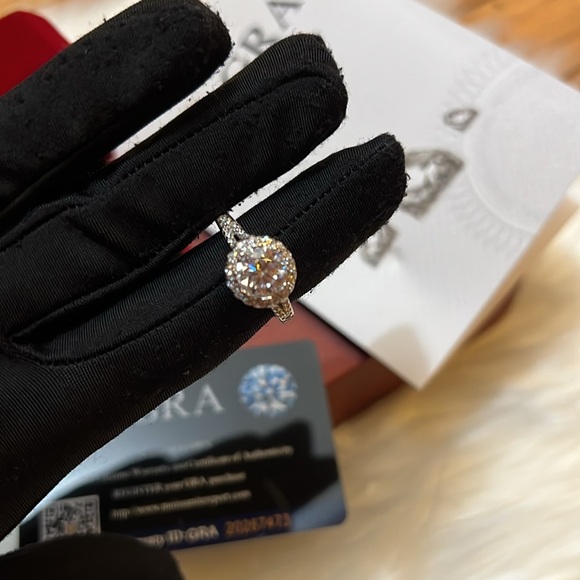 NEW💍2 Carat 925 Sterling Silver Moissanite Diamond 18K White Gold Plated… - Picture 12 of 17